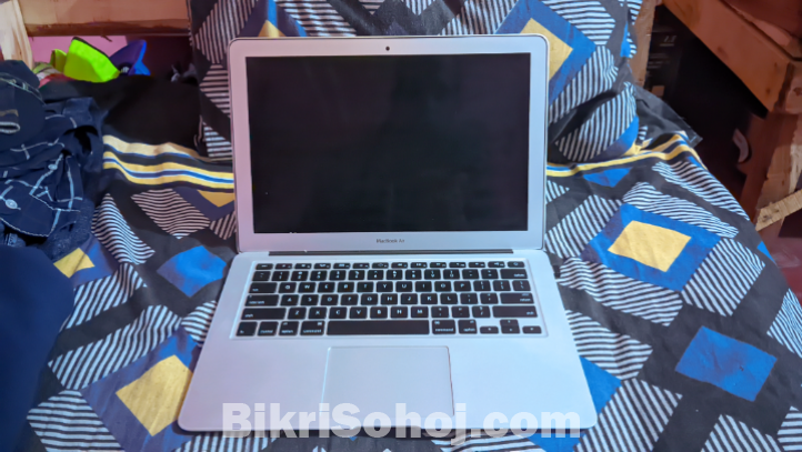 Apple MacBook